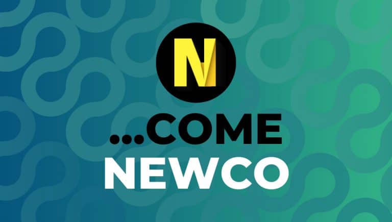 Il logo di una newco su sfondo blu e verde.